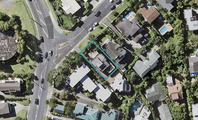 1/1 Castor Bay Road, Castor Bay, Auckland - Carousel 1
