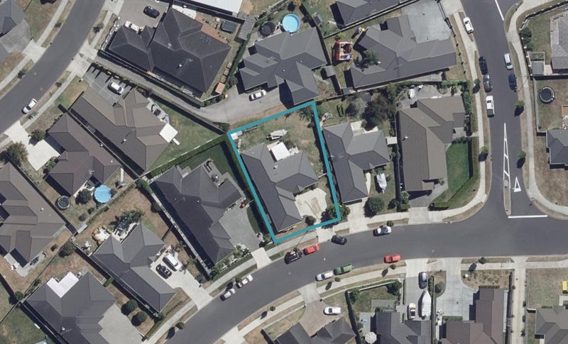 127 Saint James Drive, Huntington, Hamilton - Carousel 1