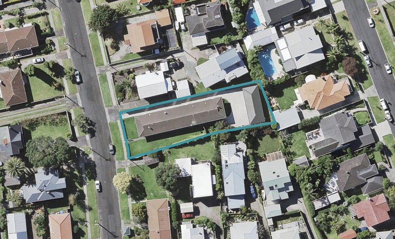 3/2 Wicklow Road, Narrow Neck, Auckland - Carousel 1