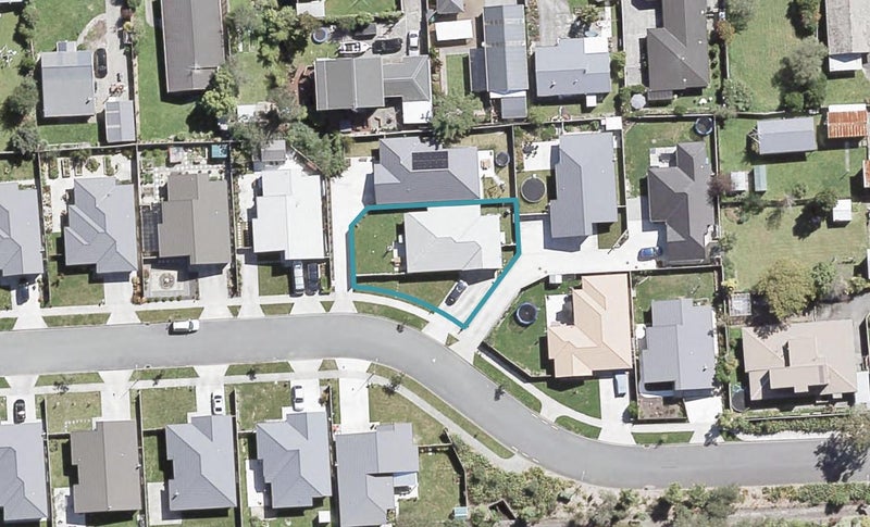 12 Poppy Watts Grove, Stokes Valley, Lower Hutt - Carousel 1