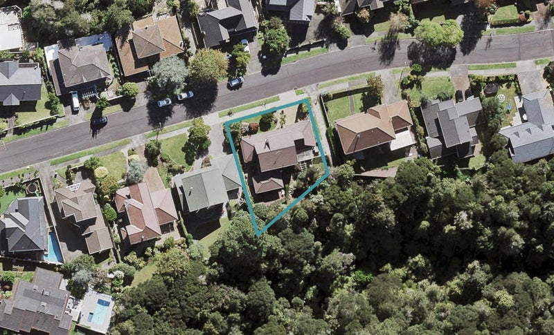 7 Ravenstone Place, Chatswood, Auckland - Carousel 1