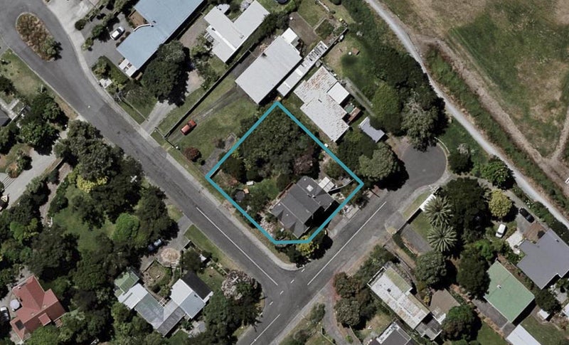 15 Waikare Road, Raumati Beach, Paraparaumu - Carousel 1