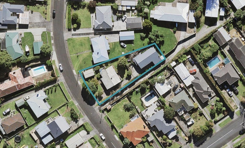 3 HELGA Crescent, Te Atatu Peninsula, Auckland - Carousel 1