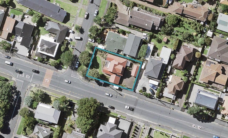 1 Saltburn Road, Milford, Auckland - Carousel 1