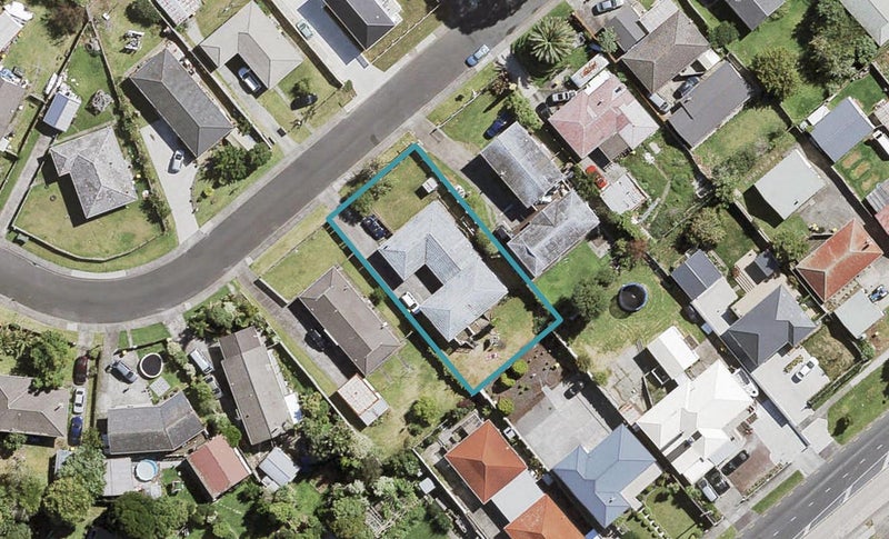 1/22 Coburg Street, Henderson, Auckland - Carousel 1