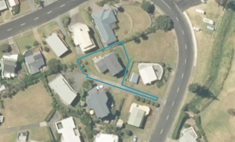 220 Onemana Drive, Onemana, Whangamatā - Carousel 1