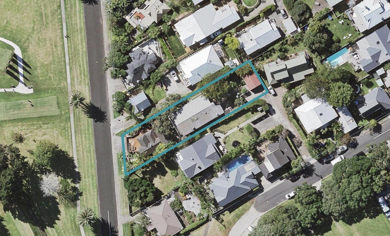2/52 Wairoa Road, Narrow Neck, Auckland - Carousel 1