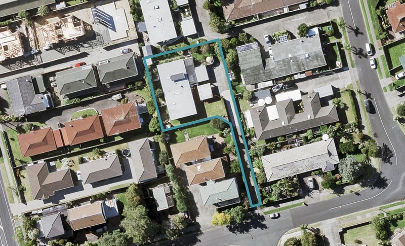2/6 Vivian Wilson Drive, Eastern Beach, Auckland - Carousel 1