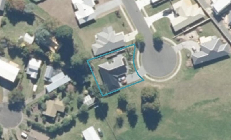 16 Rogers Place, Taupo - Carousel 1