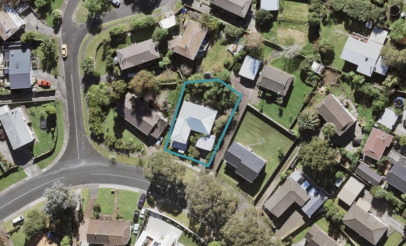 14 St Catherine Crescent, West Harbour, Auckland - Carousel 1