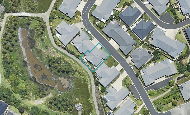 15 Bridgewater Way, Pyes Pa, Tauranga - Carousel 1