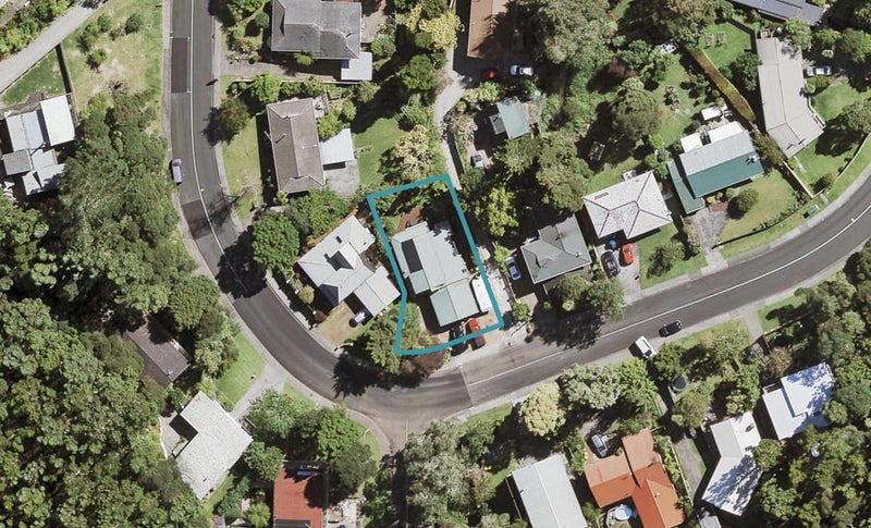 35A Daffodil Street, Titirangi, Auckland - Carousel 1