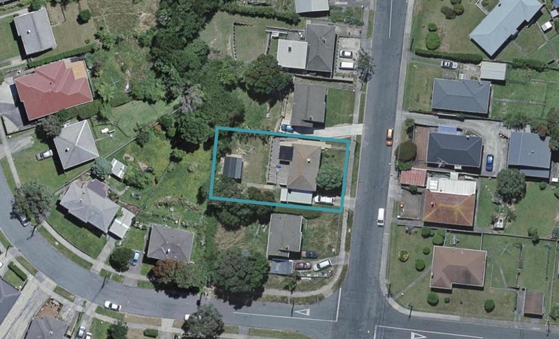 17 Franklyn Road, Tawa, Wellington - Carousel 1