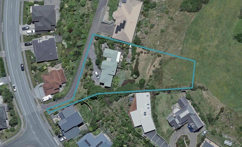 127 Woodman Drive, Tawa, Wellington - Carousel 1