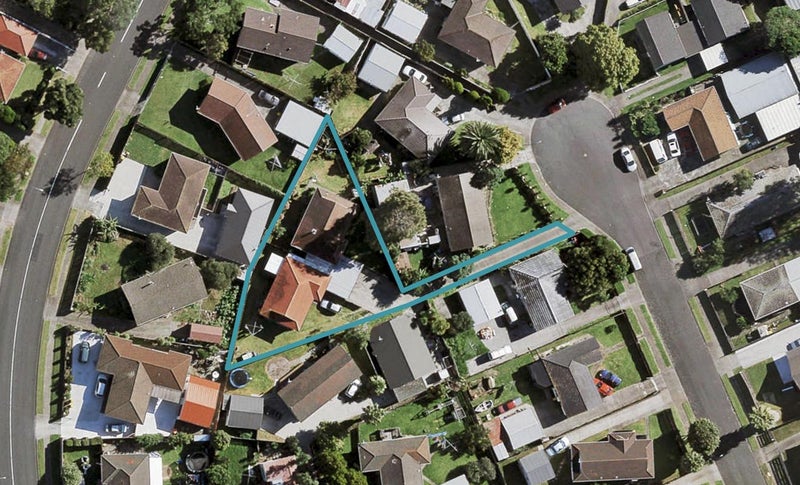 2/18 Hoturoa Place, Manurewa, Auckland - Carousel 1