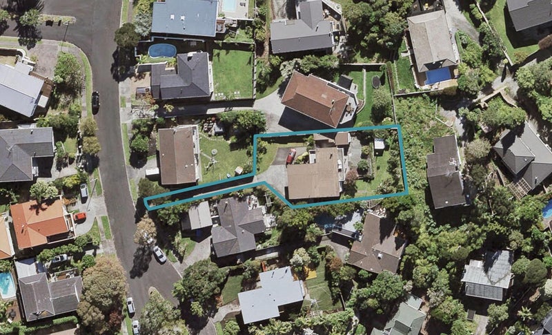 11 Chatswood Grove, Chatswood, Auckland - Carousel 1
