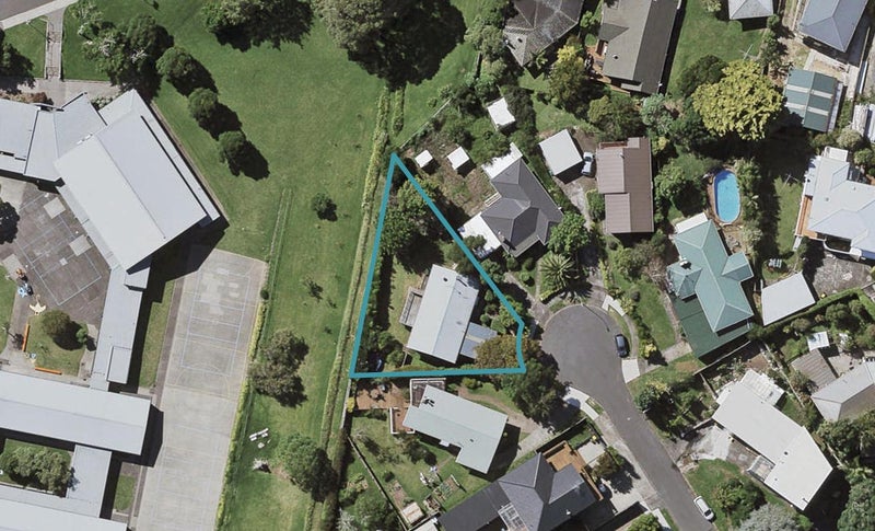 10 Rosina Place, Pakuranga, Auckland - Carousel 1