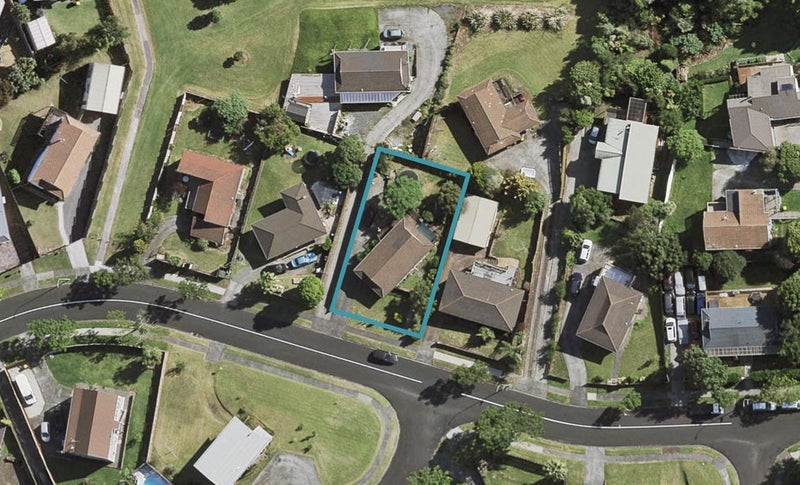 32 Banyan Drive, Totara Heights, Auckland - Carousel 1
