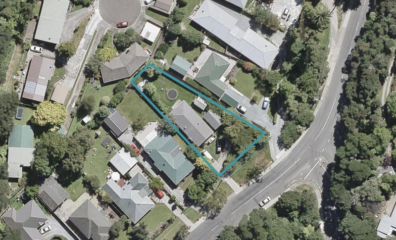 2 Pinehaven Road, Pinehaven, Upper Hutt - Carousel 1