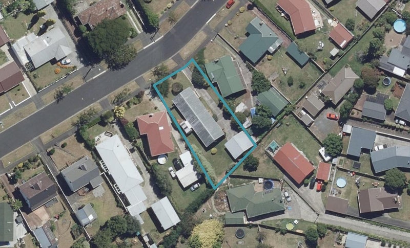 24B Lewis Street, Glenview, Hamilton - Carousel 1