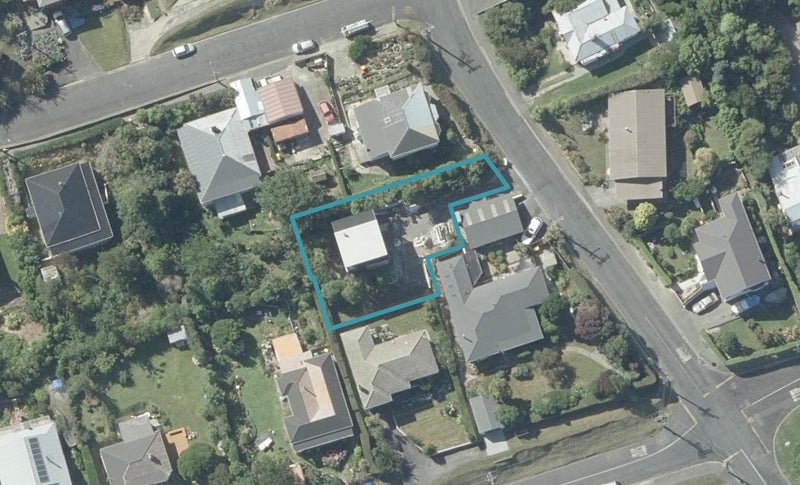 15A Athol Place, Ravensbourne, Dunedin - Carousel 1