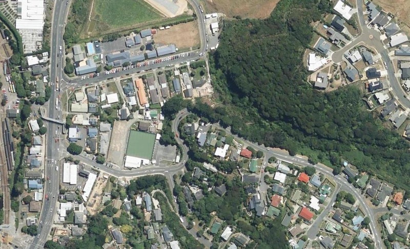 38 Grays Road, Plimmerton, Porirua - Carousel 1
