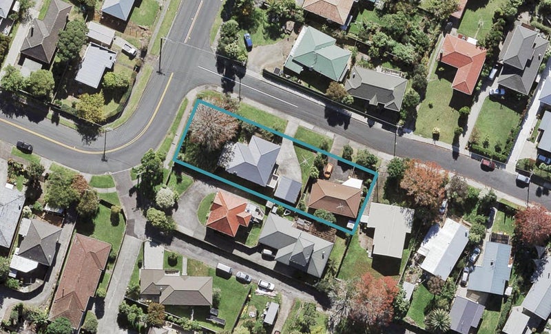 1A Rickards Place, New Lynn, Auckland - Carousel 1