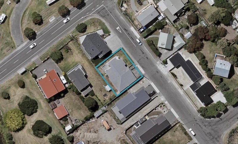 2 Konini Crescent, Waikanae Beach, Waikanae - Carousel 1