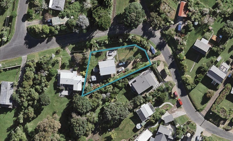 15 Matai Road, Oneroa, Waiheke Island - Carousel 1
