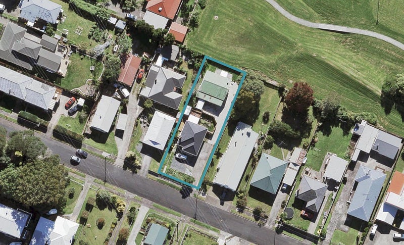 2/61 Beaubank Road, Kelston, Auckland - Carousel 1