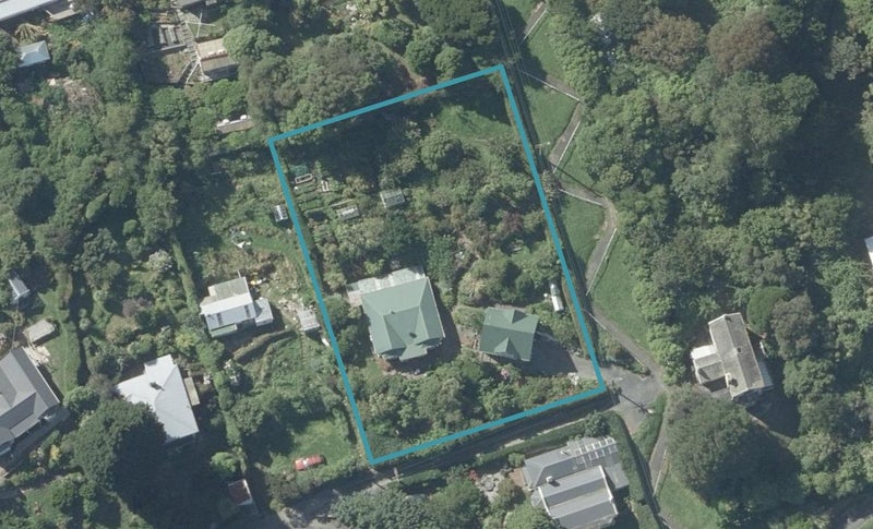 11 Taupo Street, Ravensbourne, Dunedin - Carousel 1