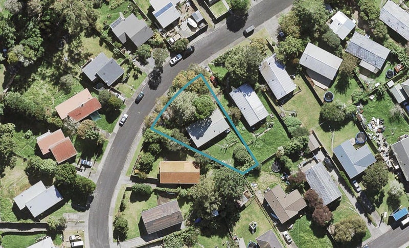 52 Taurus Crescent, Beach Haven, Auckland - Carousel 1