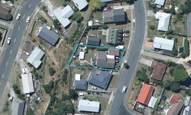 8 Cleat Street, Whitby, Porirua - Carousel 1