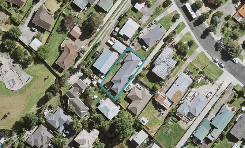 97A Sunnyside Road, Sunnyvale, Auckland - Carousel 1