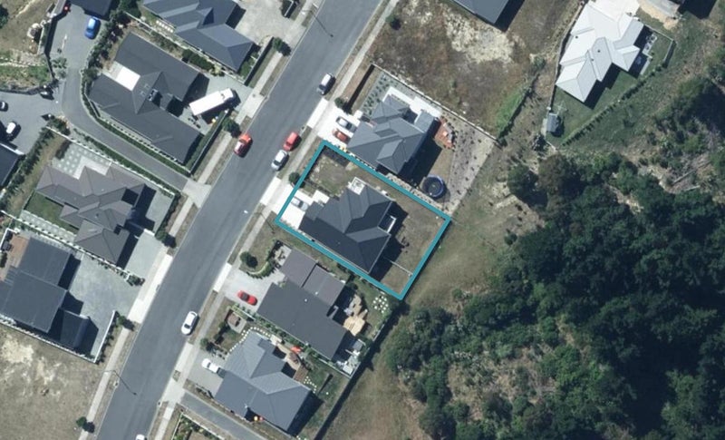 156 Endeavour Drive, Whitby, Porirua - Carousel 1