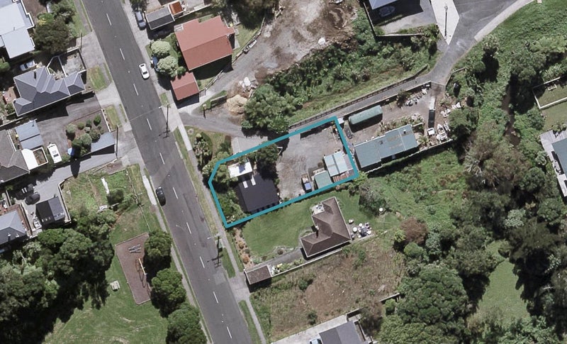 15 Lawry Street, Moturoa, New Plymouth - Carousel 1