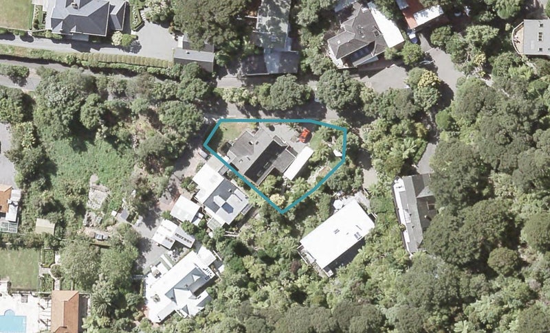 13 Whiorau Grove, Lowry Bay, Lower Hutt - Carousel 1