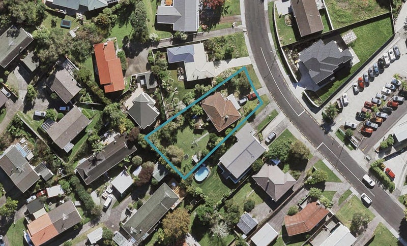 16 Compton Street, Hillcrest, Auckland - Carousel 1