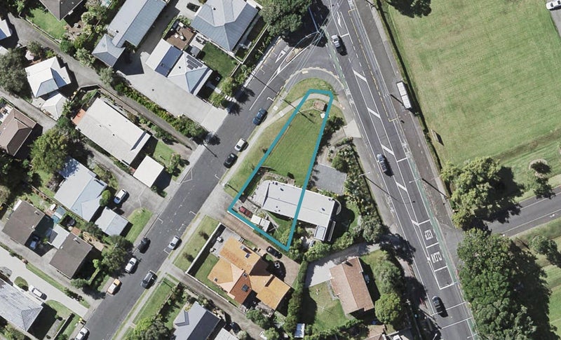 2 Eversleigh Road, Belmont, Auckland - Carousel 1