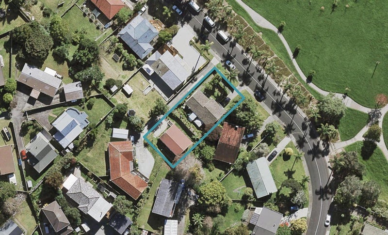1/16 Normanton Street, Glenfield, Auckland - Carousel 1