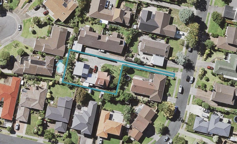 2/15 Cornelian Crescent, Half Moon Bay, Auckland - Carousel 1