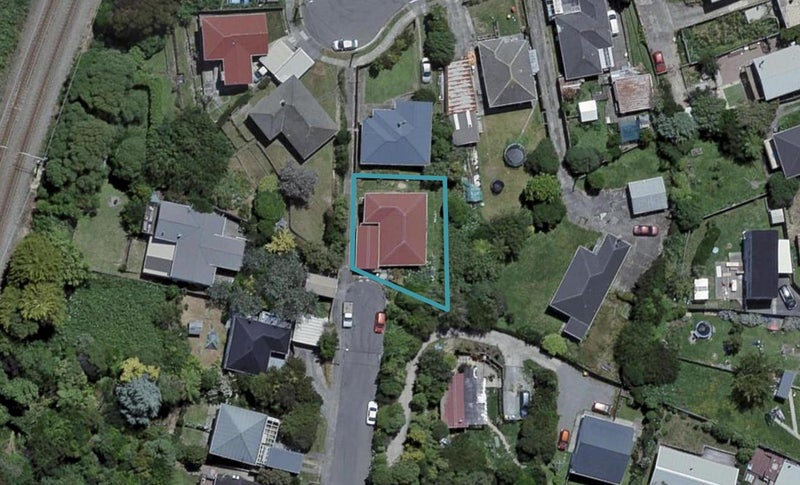61 Handyside Street, Tawa, Wellington - Carousel 1