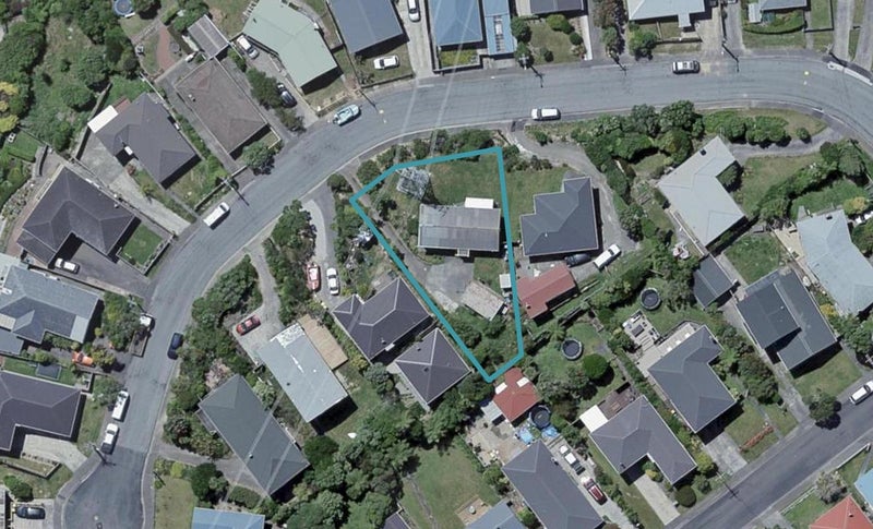 15 Brooker Grove, Newlands, Wellington - Carousel 1