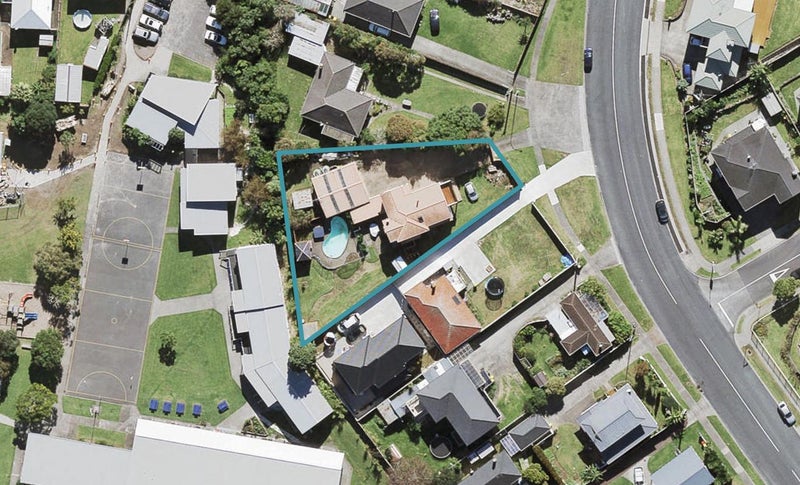 428 Old Te Atatu Road, Te Atatu Peninsula, Auckland - Carousel 1
