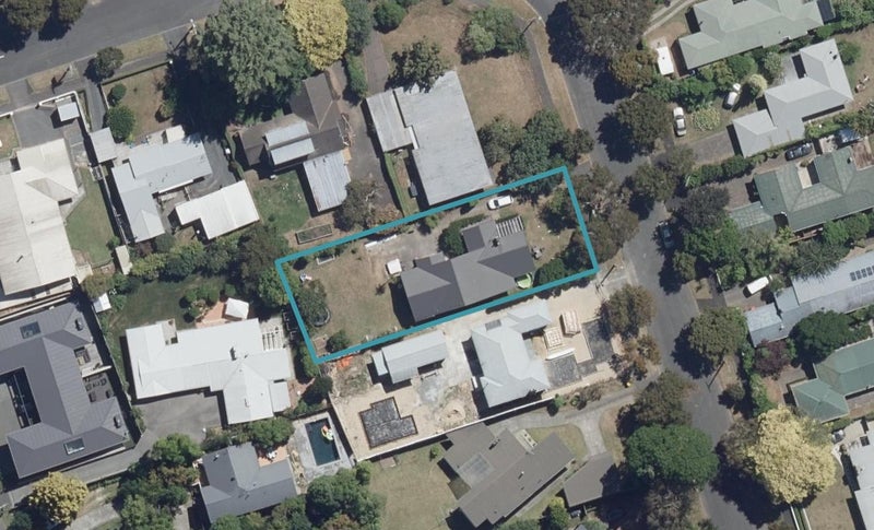 43 Queenwood Avenue, Queenwood, Hamilton - Carousel 1