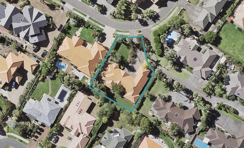 16 The Mews, Shamrock Park, Auckland - Carousel 1