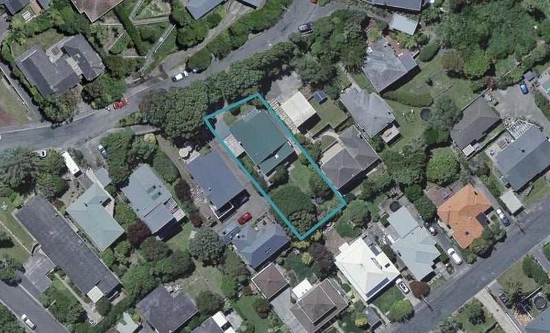18 Ranui Crescent, Khandallah, Wellington - Carousel 1