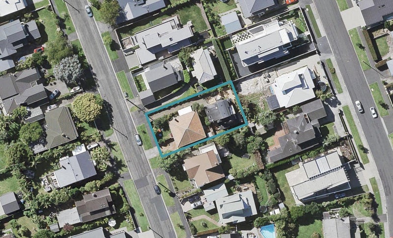 1/8 Merani Street, Narrow Neck, Auckland - Carousel 1
