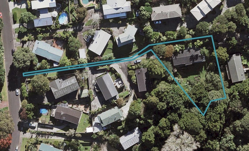11 Ridgewood Crescent, Birkenhead, Auckland - Carousel 1
