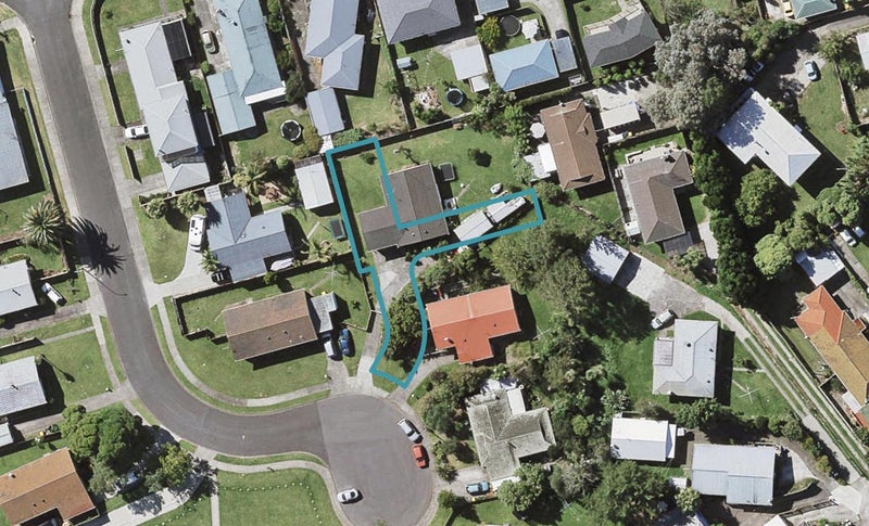 8A Tiaka Place, Pakuranga, Auckland - Carousel 1